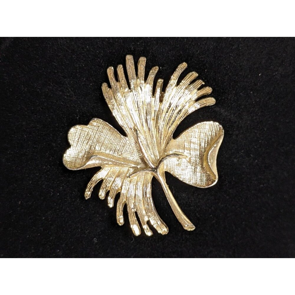 Vintage ORNK Hibiscus Flowerβ Gold Tone Brooch Pin